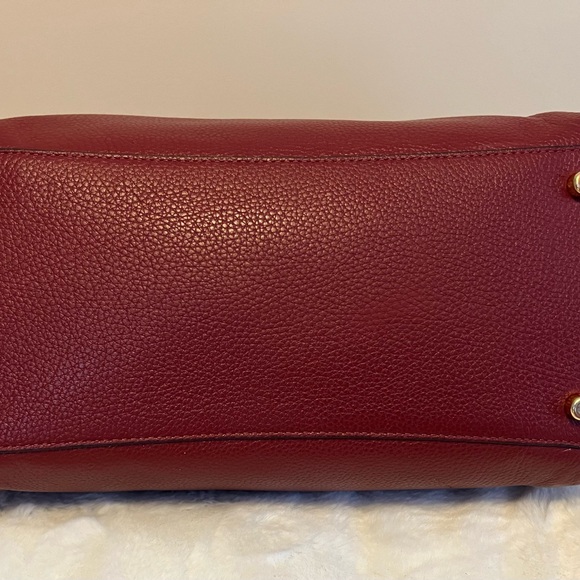 Coach NWOT Burgundy bag perfect for everyday, expands on sides fits iPad - Picture 4 of 7